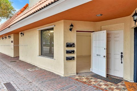 Propiedad comercial en venta en Homestead, Florida № 1920250 - foto 2