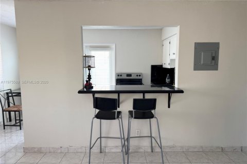 Casa en alquiler en Hallandale Beach, Florida, 1 dormitorio, 149.94 m2 № 2042768 - foto 3