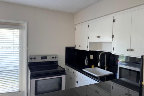 Дом в Халландейл-Бич, Флорида 1 спальня, 149.94м2 № 2042768