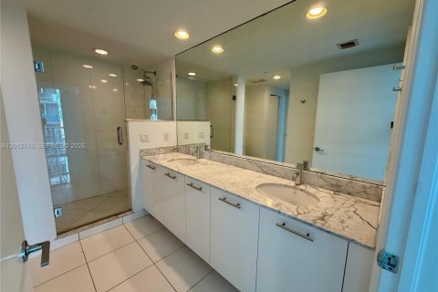 Condominio en alquiler en Miami, Florida, 2 dormitorios, 103.21 m2 № 2076330 - foto 9