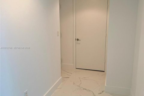 Condominio en alquiler en Miami, Florida, 2 dormitorios, 103.21 m2 № 2076330 - foto 12