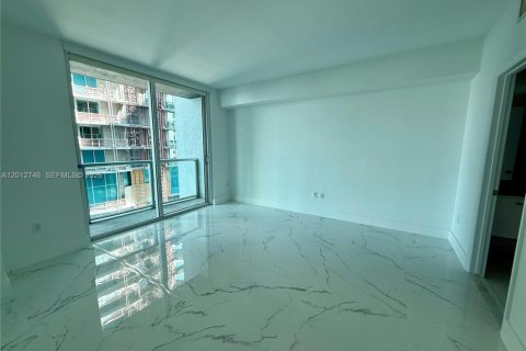 Condominio en alquiler en Miami, Florida, 2 dormitorios, 103.21 m2 № 2076330 - foto 11