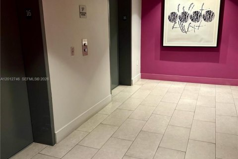 Condominio en alquiler en Miami, Florida, 2 dormitorios, 103.21 m2 № 2076330 - foto 14