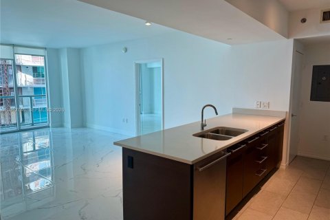 Condominio en alquiler en Miami, Florida, 2 dormitorios, 103.21 m2 № 2076330 - foto 3