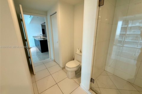 Condominio en alquiler en Miami, Florida, 2 dormitorios, 103.21 m2 № 2076330 - foto 10