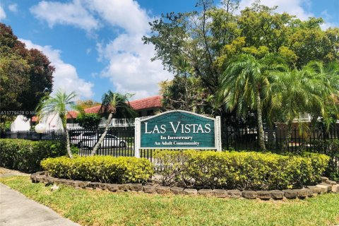 Condominio en venta en Lauderhill, Florida, 1 dormitorio, 67.45 m2 № 1699653 - foto 1