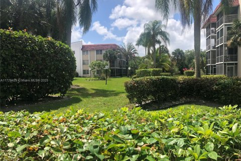 Condominio en venta en Lauderhill, Florida, 1 dormitorio, 67.45 m2 № 1699653 - foto 2