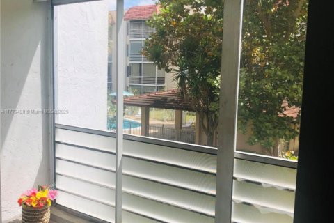 Condominio en venta en Lauderhill, Florida, 1 dormitorio, 67.45 m2 № 1699653 - foto 11