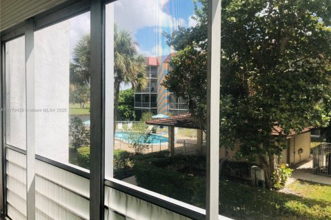 Condominio en venta en Lauderhill, Florida, 1 dormitorio, 67.45 m2 № 1699653 - foto 14