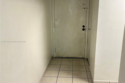 Condo in Hialeah, Florida, 2 bedrooms  № 1794839 - photo 5