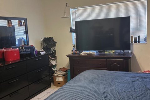 Condo in Hialeah, Florida, 2 bedrooms  № 1794839 - photo 10