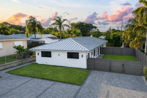 Immobilier commercial à vendre à Delray Beach, Floride: 210.7 m2 № 2084305 - photo 1