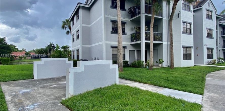 Condominio en Coral Springs, Florida, 2 dormitorios № 1818593
