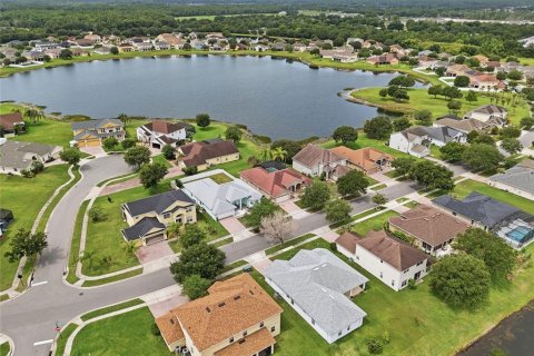 Villa ou maison à vendre à Kissimmee, Floride: 4 chambres, 206.24 m2 № 2232534 - photo 4