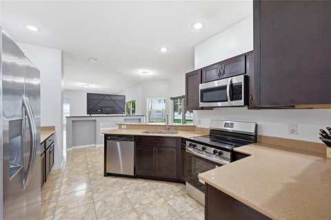 Villa ou maison à vendre à Kissimmee, Floride: 4 chambres, 206.24 m2 № 2232534 - photo 14