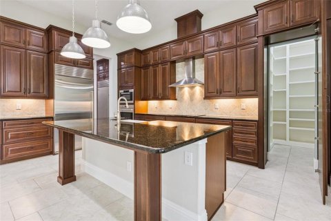 House in Winter Garden, Florida 5 bedrooms, 431.16 sq.m. № 2202326 - photo 14