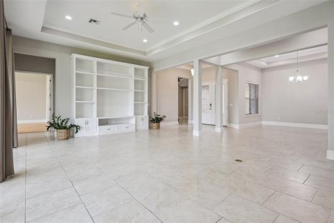 House in Winter Garden, Florida 5 bedrooms, 431.16 sq.m. № 2202326 - photo 21