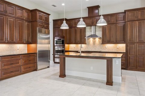 House in Winter Garden, Florida 5 bedrooms, 431.16 sq.m. № 2202326 - photo 12