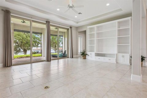House in Winter Garden, Florida 5 bedrooms, 431.16 sq.m. № 2202326 - photo 9