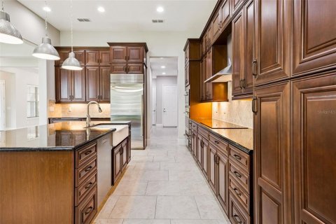 House in Winter Garden, Florida 5 bedrooms, 431.16 sq.m. № 2202326 - photo 16
