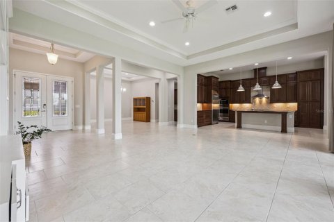 House in Winter Garden, Florida 5 bedrooms, 431.16 sq.m. № 2202326 - photo 10