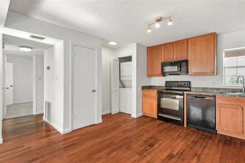 Condo in Orlando, Florida, 2 bedrooms № 2150674 - photo 12