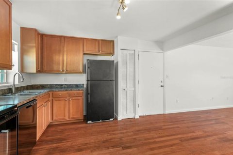 Condo in Orlando, Florida, 2 bedrooms № 2150674 - photo 11
