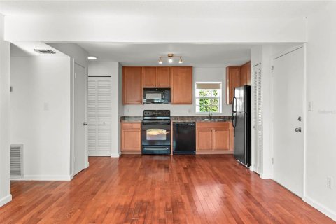 Condo in Orlando, Florida, 2 bedrooms № 2150674 - photo 5
