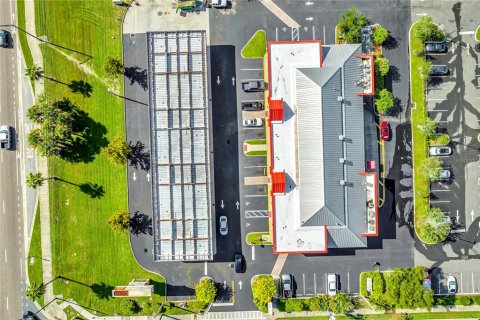 Propiedad comercial en venta en Orlando, Florida, 730.77 m2 № 222355 - foto 8