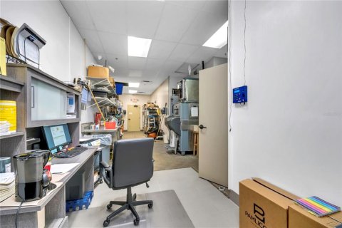 Propiedad comercial en venta en Orlando, Florida, 730.77 m2 № 222355 - foto 29