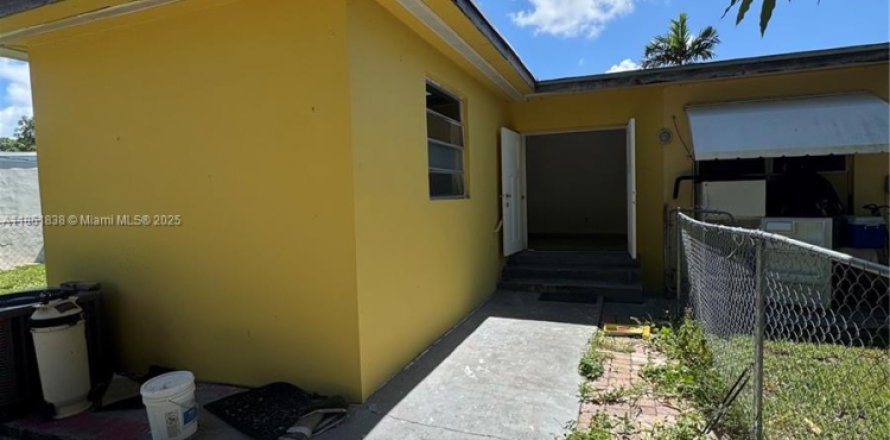 Casa en Miami, Florida 1 dormitorio, 140.38 m2 № 1890784