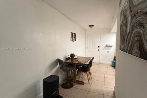 Copropriété à louer à Miami, Floride: 1 chambre, 106.74 m2 № 2026442 - photo 15