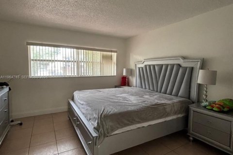 Copropriété à louer à Miami, Floride: 1 chambre, 106.74 m2 № 2026442 - photo 9