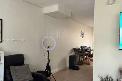 Copropriété à louer à Miami, Floride: 1 chambre, 106.74 m2 № 2026442 - photo 18