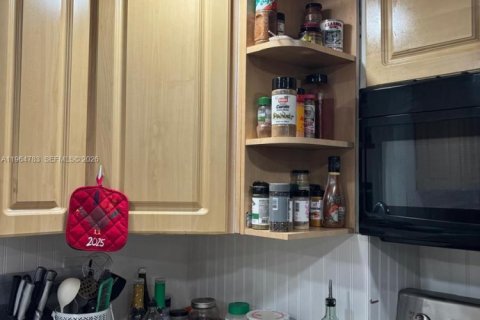 Copropriété à louer à Miami, Floride: 1 chambre, 106.74 m2 № 2026442 - photo 2