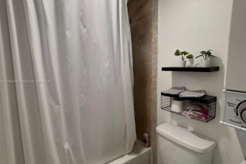 Copropriété à louer à Miami, Floride: 1 chambre, 106.74 m2 № 2026442 - photo 10