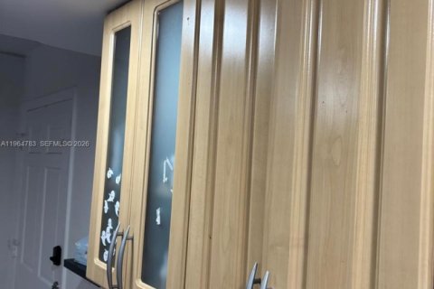 Copropriété à louer à Miami, Floride: 1 chambre, 106.74 m2 № 2026442 - photo 3