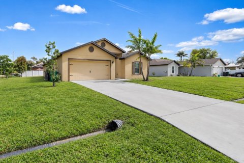 Casa en Port St. Lucie, Florida 5 dormitorios, 184.32 m2 № 2383060