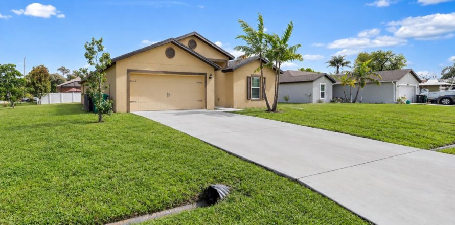 Casa en Port St. Lucie, Florida 5 dormitorios, 184.32 m2 № 2383060