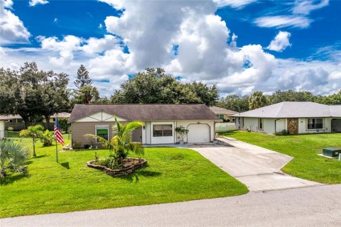 Casa en Port Charlotte, Florida 2 dormitorios, 83.61 m2 № 2377899