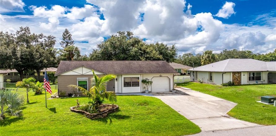 Casa en Port Charlotte, Florida 2 dormitorios, 83.61 m2 № 2377899