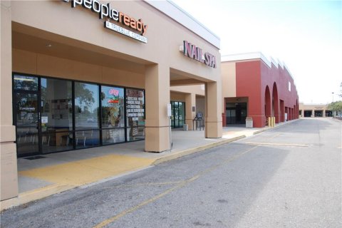 Commercial property in Port Charlotte, Florida 13696.02 sq.m. № 212796 - photo 2