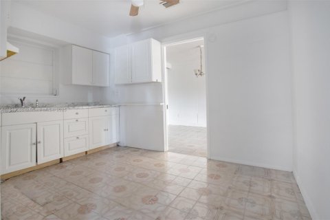 Casa en venta en Miami Gardens, Florida, 6 dormitorios, 238.94 m2 № 1855092 - foto 24