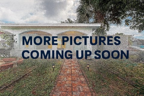 Casa en venta en Miami Gardens, Florida, 6 dormitorios, 238.94 m2 № 1855092 - foto 4