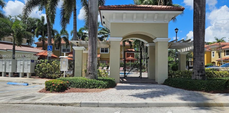 Adosado en Margate, Florida 3 dormitorios, 142.7 m2 № 2058680