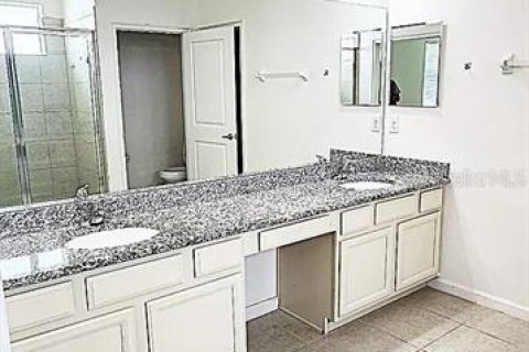 House in Davenport, Florida 5 bedrooms, 238.76 sq.m. № 1904194 - photo 11