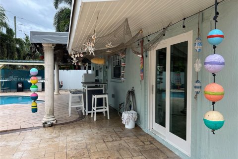 House in Hollywood, Florida 3 bedrooms, 156.82 sq.m. № 1790255 - photo 2