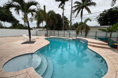 House in Hollywood, Florida 3 bedrooms, 156.82 sq.m. № 1790255 - photo 5