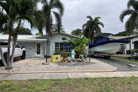 House in Hollywood, Florida 3 bedrooms, 156.82 sq.m. № 1790255 - photo 1
