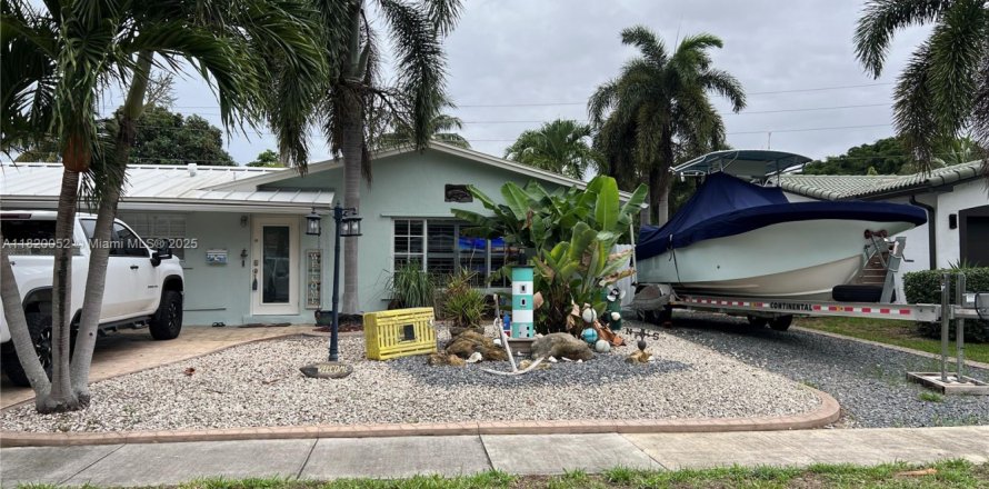 House in Hollywood, Florida 3 bedrooms, 156.82 sq.m. № 1790255